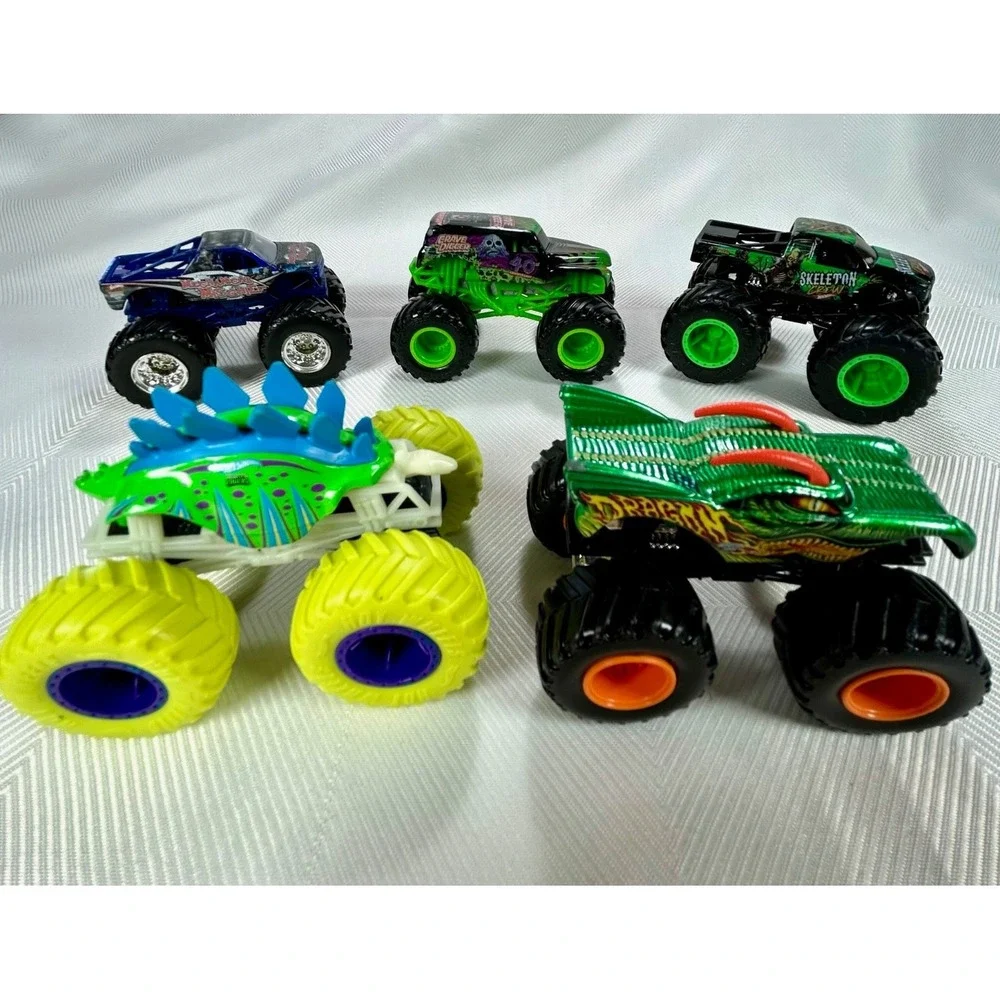 Lot of 5 Hot Wheels Monster Jam Trucks 1:64 - Various incl.Grave Digger 40 Anniv
